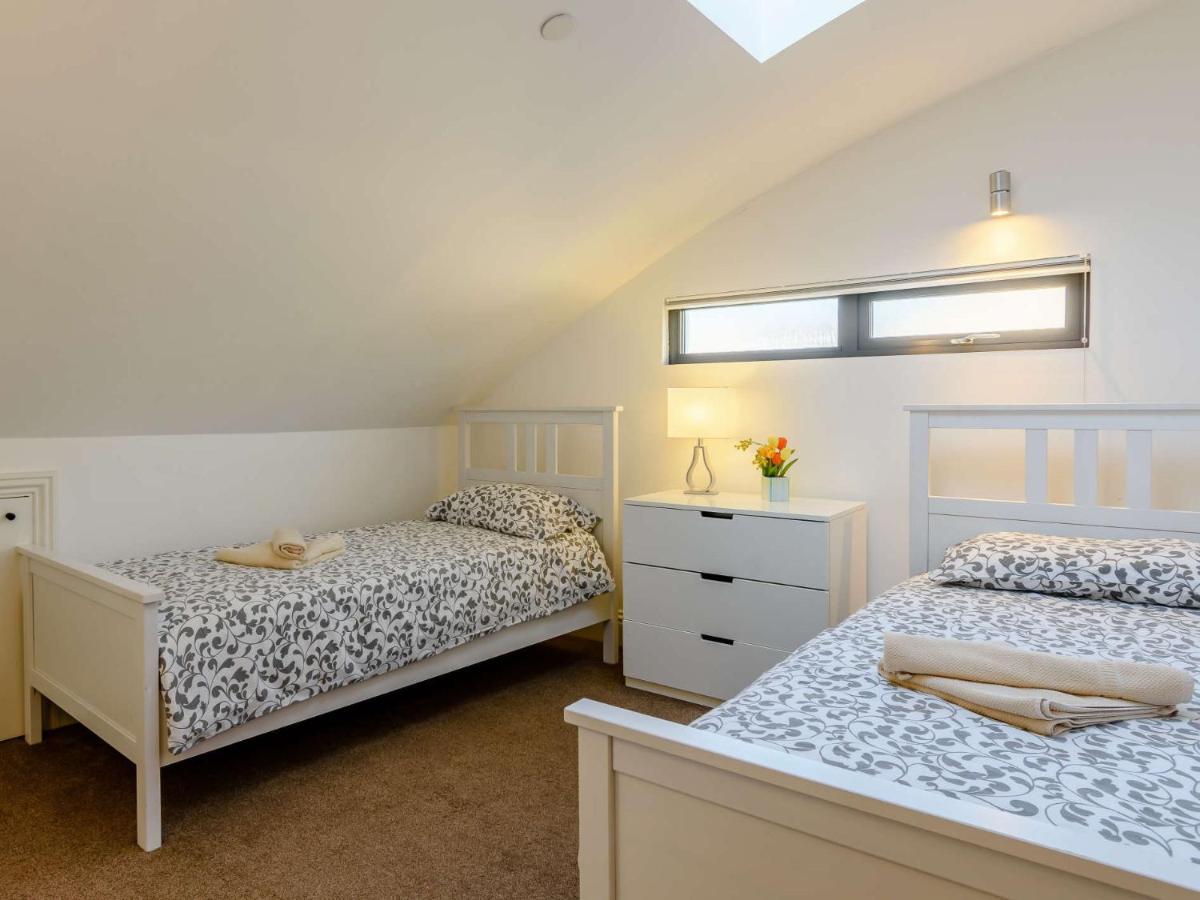 Вилла 3 Bed Property In Eastbourne Ehc11 Экстерьер фото